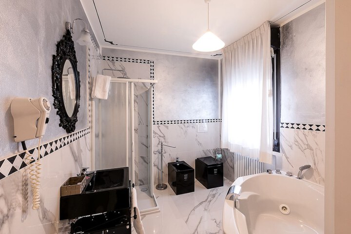 Room 16 of 31