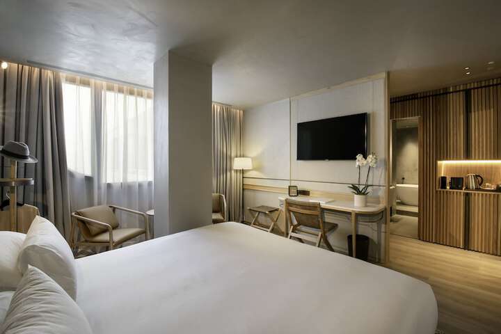 Room 9 of 114