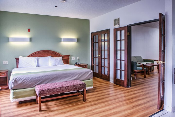 1 King Bed Accessible (3 of 14)