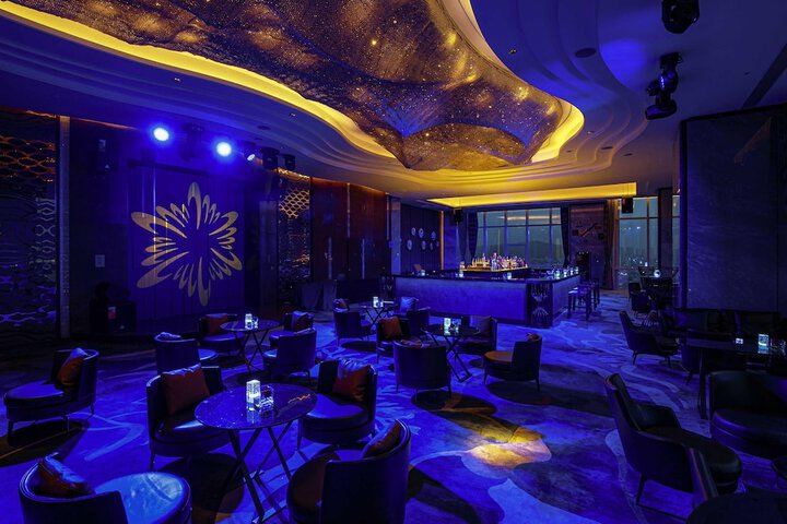 Lounge 60 of 74