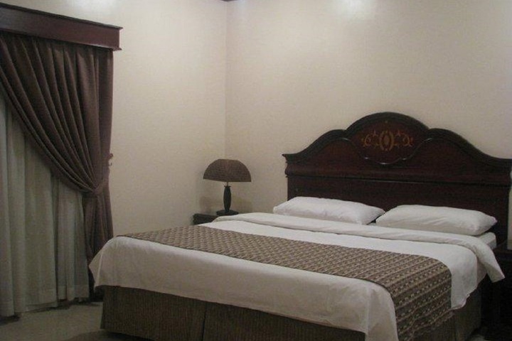 Room 3 of 10