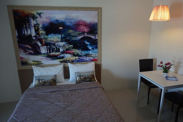Room 6 of 33