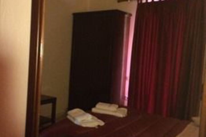 Room 5 of 20