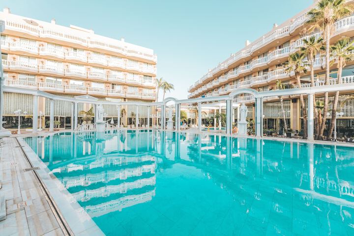 Pool Hotel