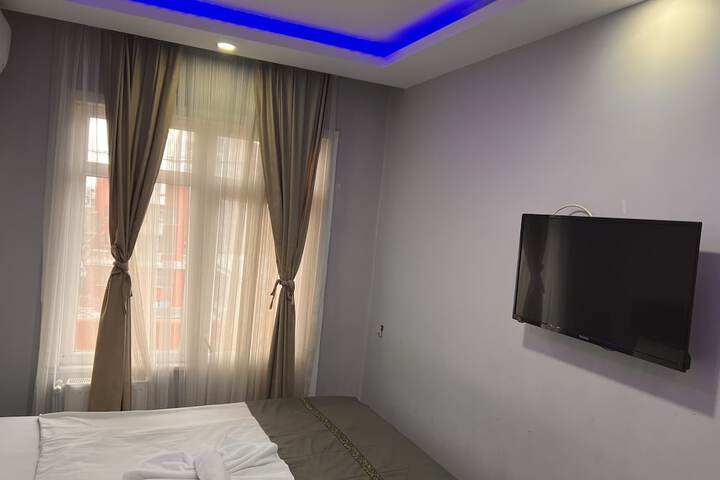 Room 6 of 31