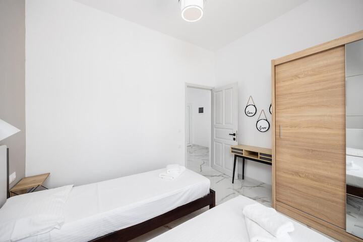 Room 13 of 73