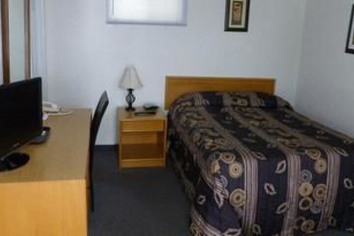 Room 4 of 8