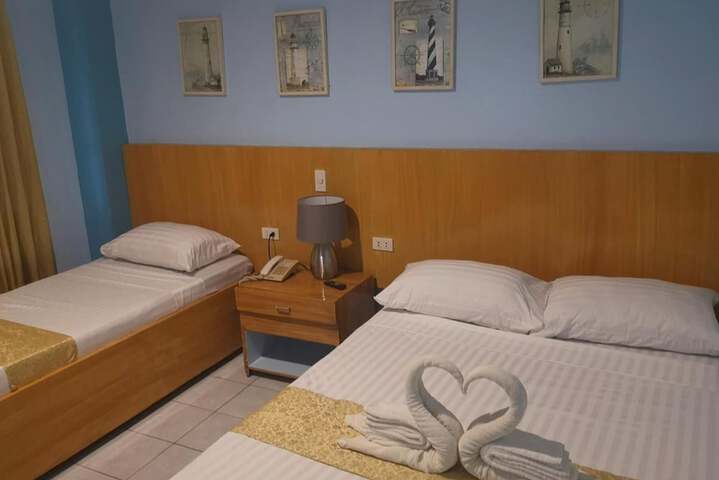 Room 21 of 36