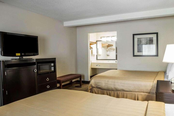 2 Double Beds (6 of 9)