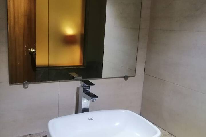 Room 147 of 181