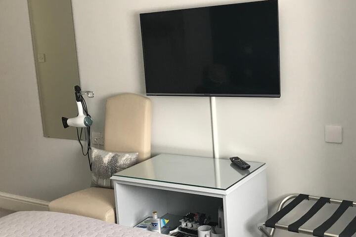 Room 7 of 32