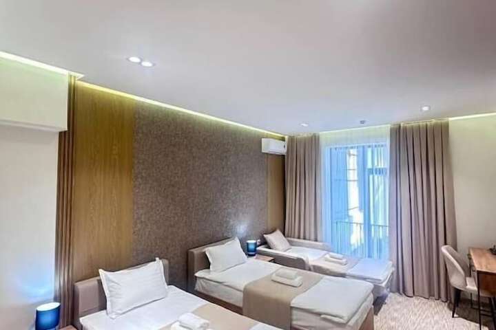 Room 2 of 60
