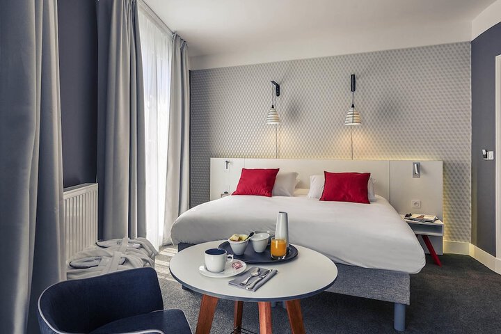 Room 27 of 60