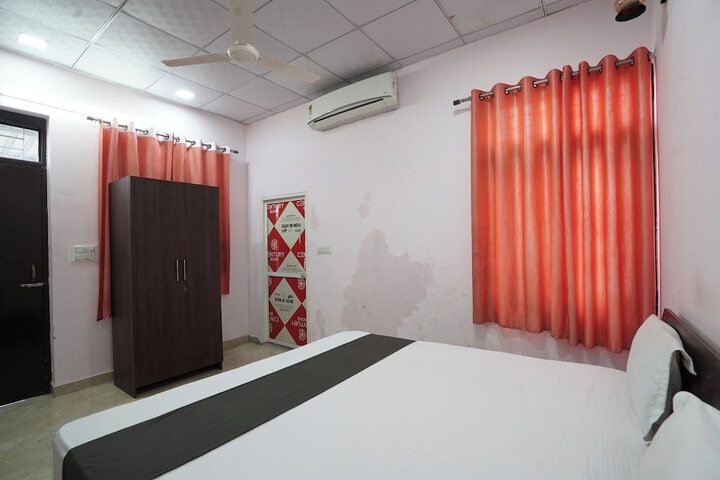 Room 11 of 27