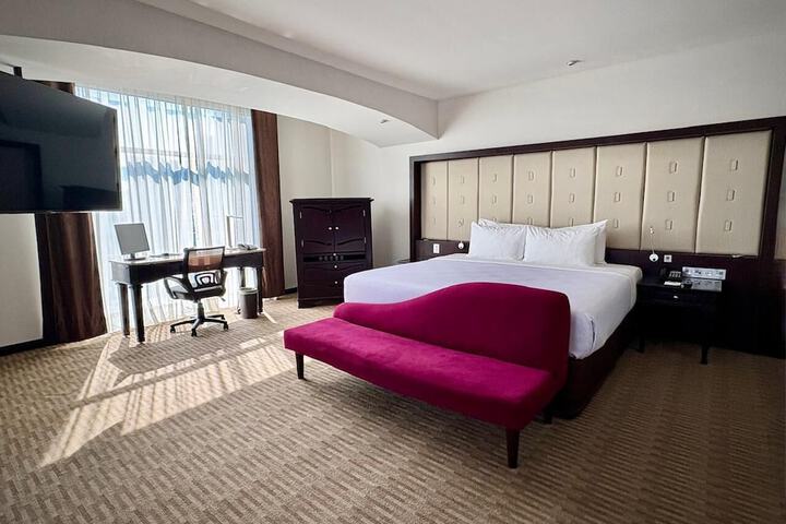 Room 4 of 33