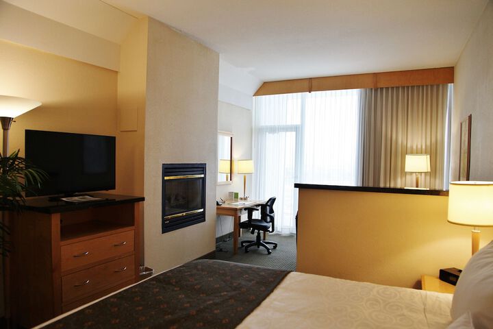 Room 4 of 76