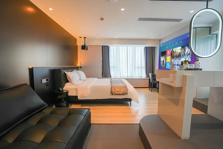 Room 27 of 61