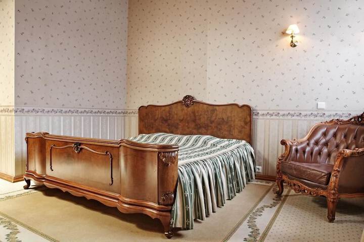 Room 2 of 5
