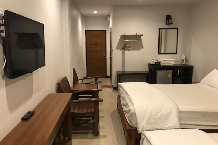 Room 8 of 33