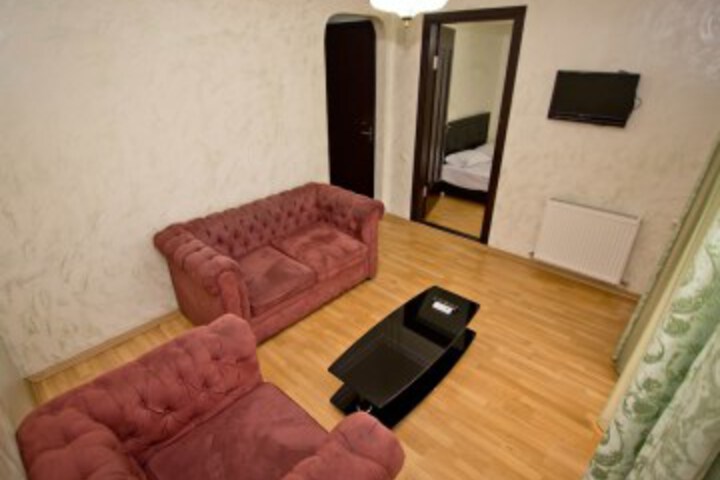 Room 2 of 93