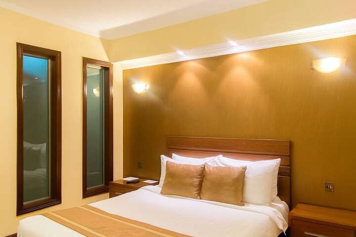 Room 8 of 32