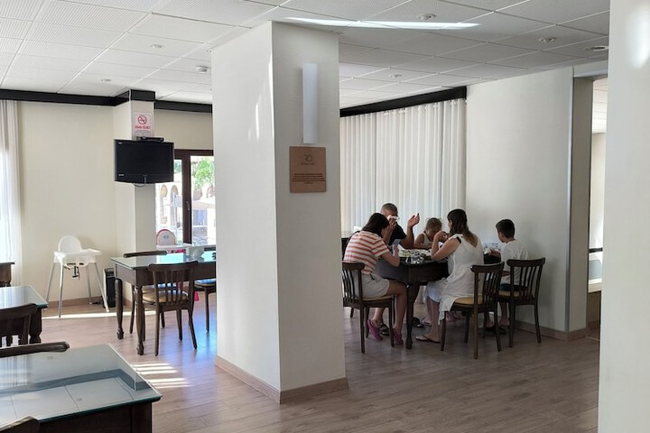 Dining 16 of 30