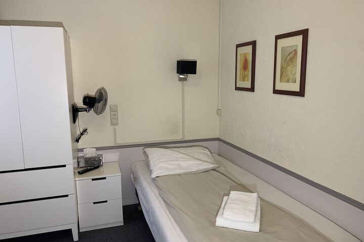 Room 8 of 47