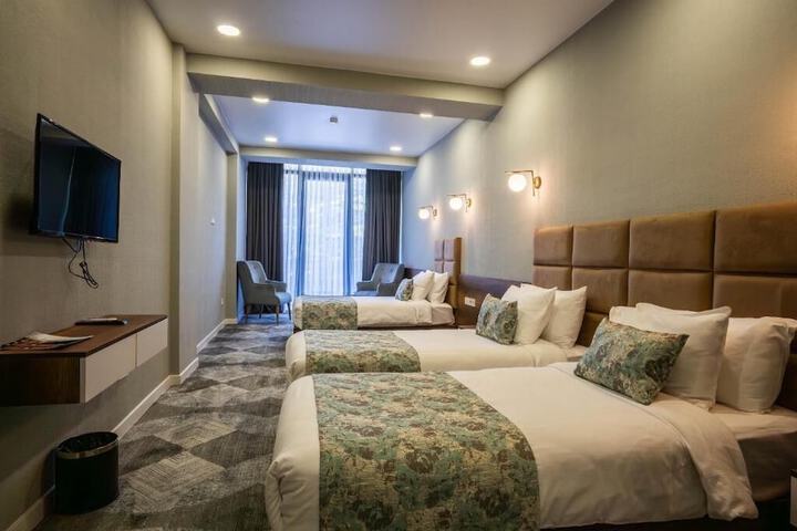 Room 4 of 68