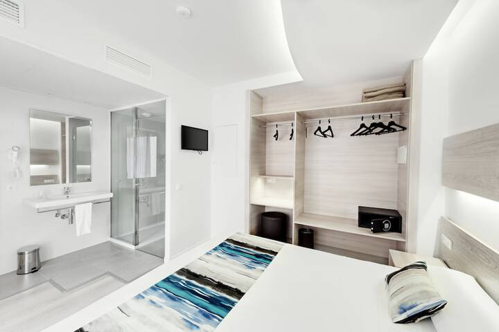 Room 9 of 35