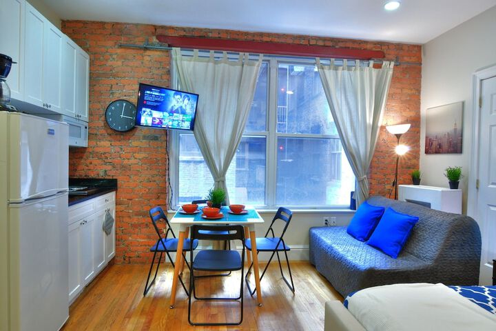 Room 33 of 214