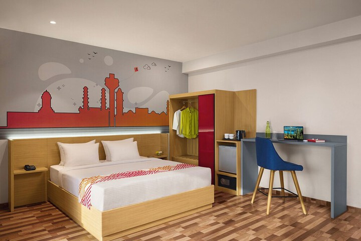 Room 11 of 43