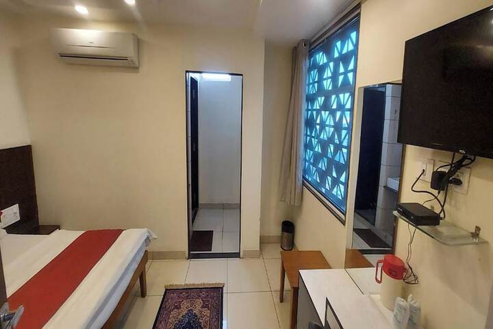 Room 14 of 25