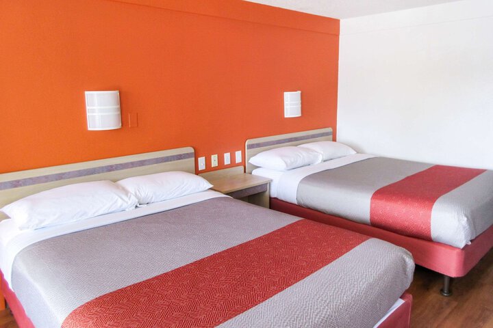 Room 4 of 24