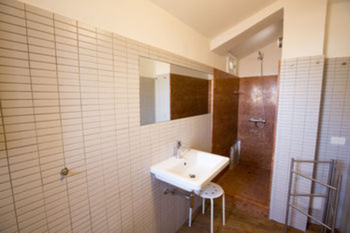Room 9 of 37