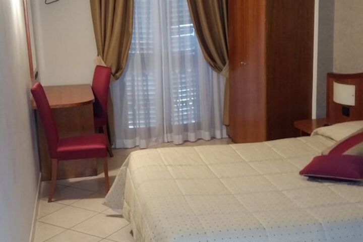 Room 15 of 28