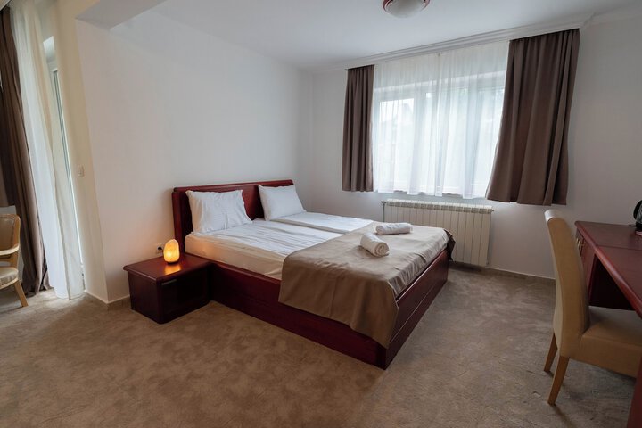Room 10 of 35