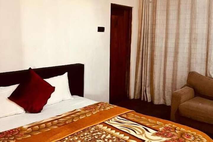 Room 3 of 12