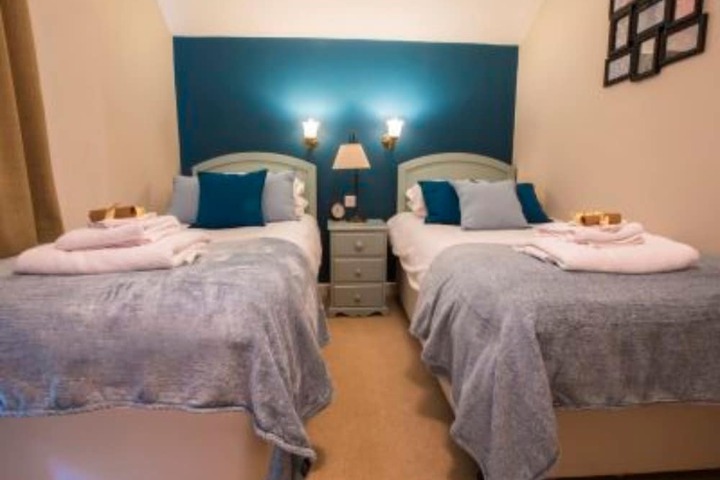 Room 3 of 20
