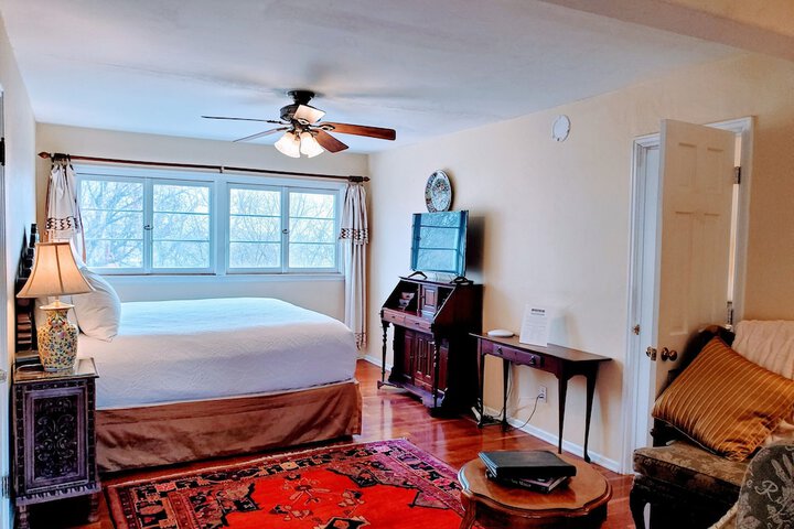 Room 25 of 103