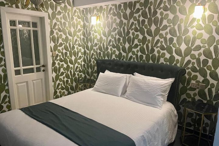 Room 5 of 97