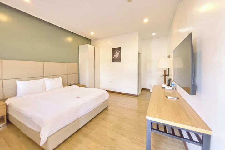 Room 8 of 68