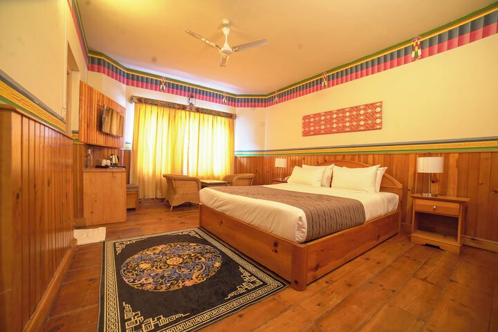 Room 10 of 32