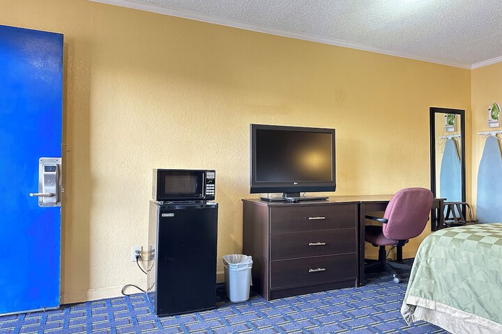 1 King Bed (9 of 18)