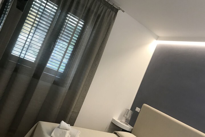 Room 5 of 37