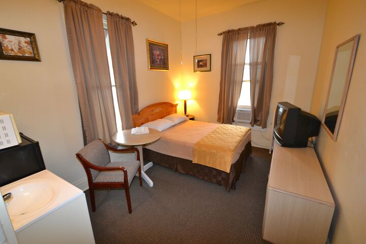 Room 8 of 38
