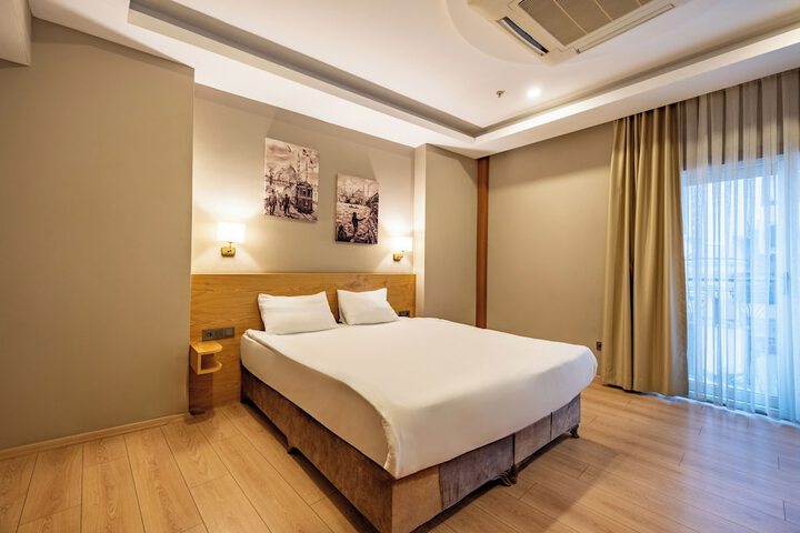 Room 27 of 74
