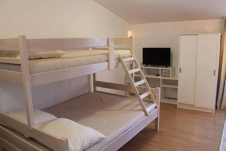 Room 2 of 11