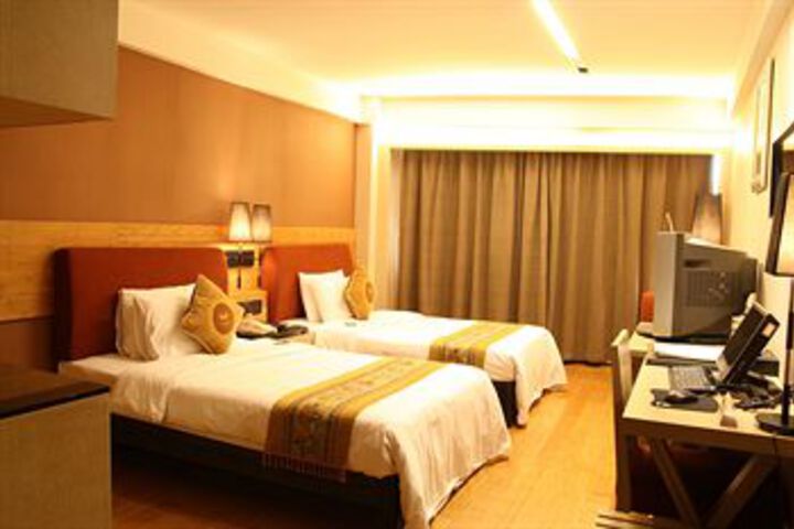 Room 15 of 32