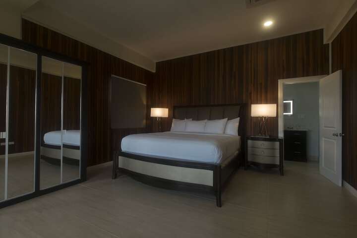 Room 8 of 34