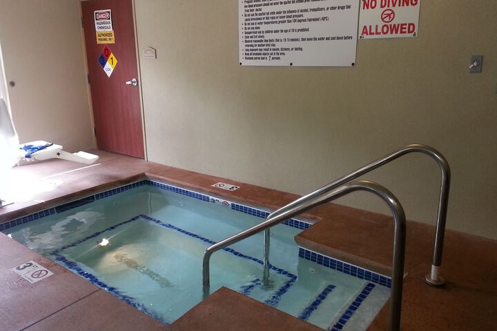Indoor spa tub